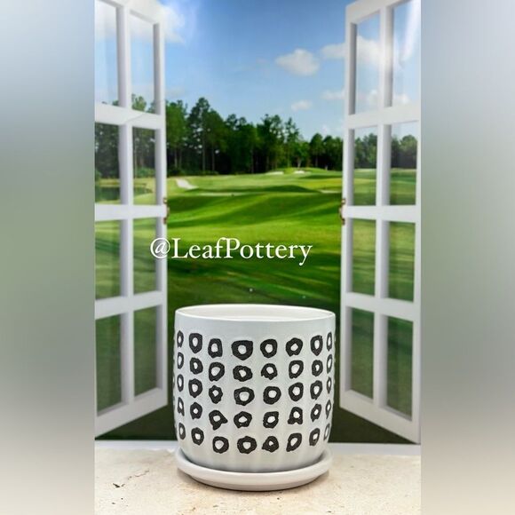 White Panther (MD) Ceramic Planter Pot with Saucer Attached - Picture 4 of 9